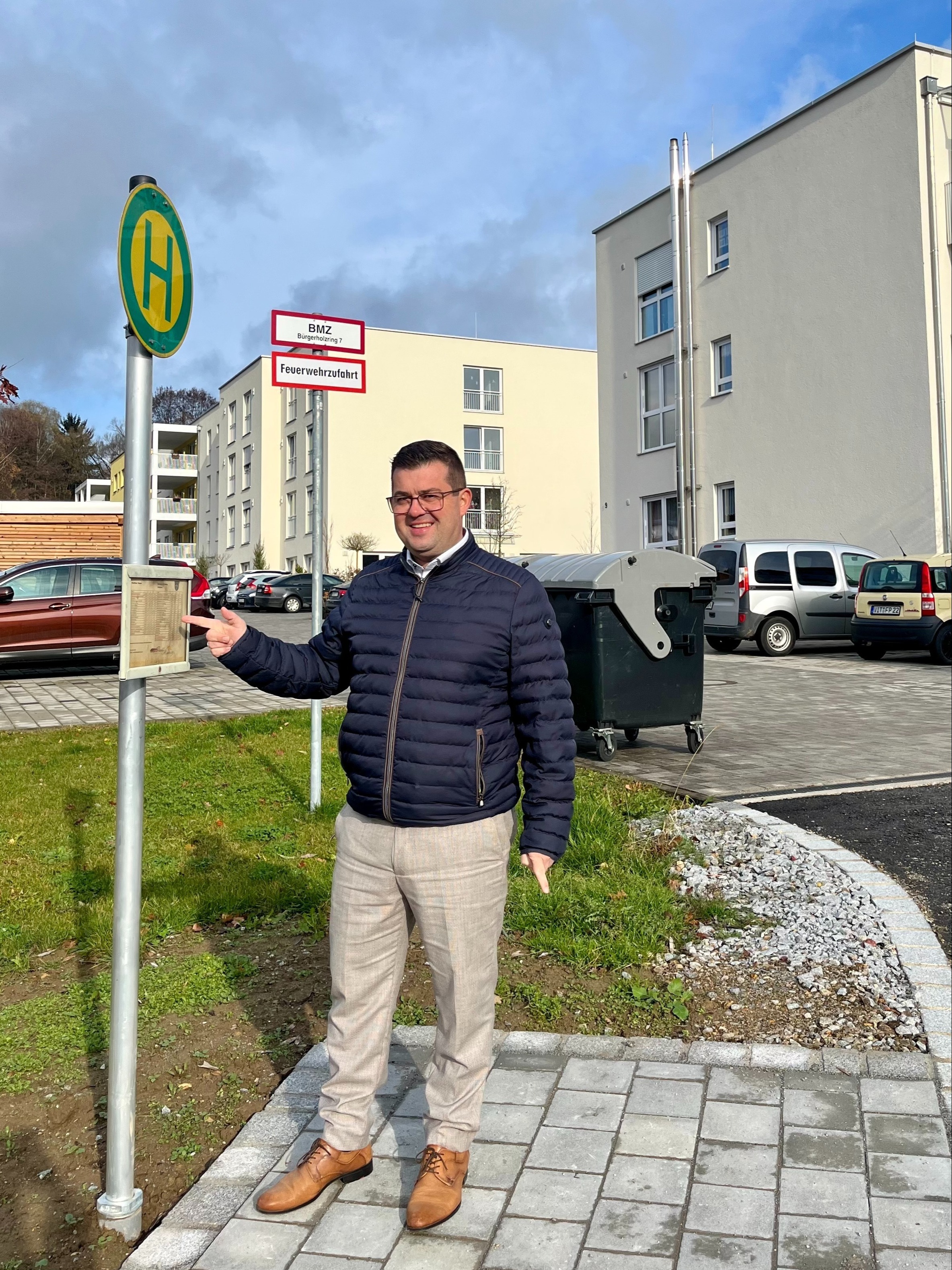 Neue Bushaltestelle in Bürgerholz beim Seniorendomizil Haus Gunther